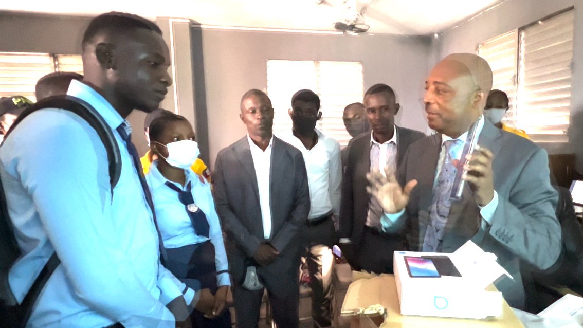 Pourquoi #LekòlPaKaTann
BRAVO Jean Félix Jean, promotion 2021-2022 Lise #LASALIN 7e sur 67 bacheliers au concours de la Faculté de médecine de Quisqueya. Ce futur médecin et d'autres camarades sont une inspiration pour empêcher d'autres jeunes d'emprunter le chemin de la violence