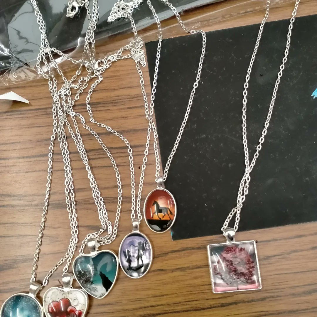 RisingMoments's tweet photo. jewellery crafts, tasty lunch our safe well-being groups💜
#Torbay #support #essentials #Wellbeing #ladies https://t.co/5bRtp5msay