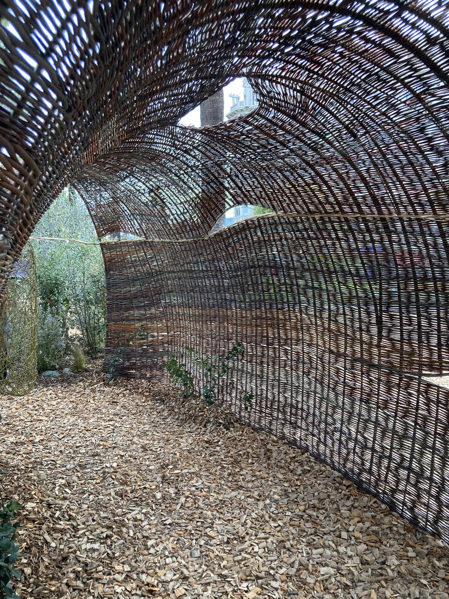 LesEntDuPaysage's tweet photo. Le prix du jury professionnel est remis au jardin Entre-Là d’Hélène Pépin Pépin Paysage - L’Oseraie du Possible vannerie - Kim Cao Artiste #Festivaljardins06 @VilledeNice https://t.co/kQnCqs36Gh