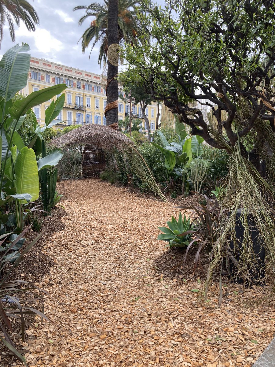 LesEntDuPaysage's tweet photo. Le prix du jury professionnel est remis au jardin Entre-Là d’Hélène Pépin Pépin Paysage - L’Oseraie du Possible vannerie - Kim Cao Artiste #Festivaljardins06 @VilledeNice https://t.co/kQnCqs36Gh