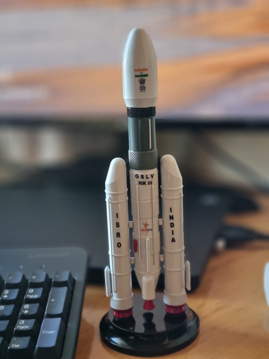 Chetram_Chandra's tweet photo. A GSLV-MKIII model proudly sits on my table. GSLV (now LVM3) is where we use the indigenous cryogenic engine. Proud. ☺️🇮🇳
Glad this happened in Biden's lifetime, won't you congratulate us,  Mr. President @JoeBiden sir? 🤗
#LVM3 #OneWebIndia2 #LVM3M3 #OneWeb #GSLVmk3 #isro https://t.co/6W6AeFtvtX