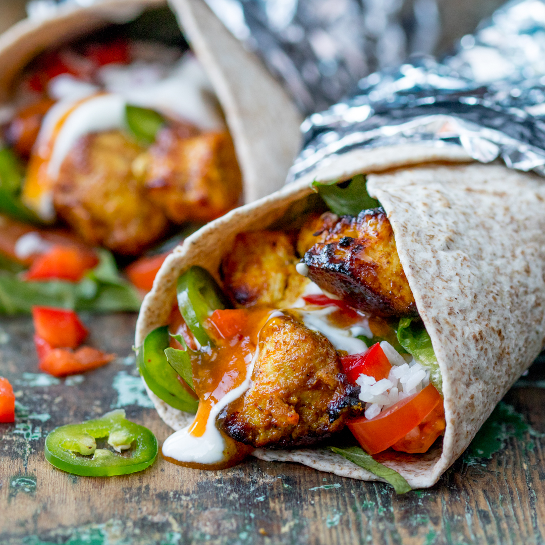 These #ChickenTikka Chapati Burritos are Indian and Mexican fusion food you can eat on the go including a super tasty made-from-scratch marinade is so tasty and easy too! 😋😍

⁠kitchensanctuary.com/chicken-tikka-…
#fusionfood #burrito #foodie