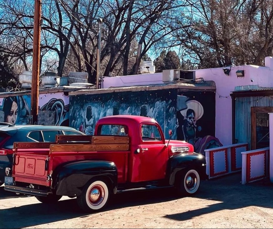 SantaFeNMTrue's tweet photo. Off the beaten path and well worth the drive.
Tesuque Village Market, a veritable foodie feast!
📷 : @tesuque.village.market
#santafecounty #nmtrue #exploresantafecounty #foodieheaven #ediblenm #santafenmtrue #purenm #landofenchantment https://t.co/WfDePtAfrT