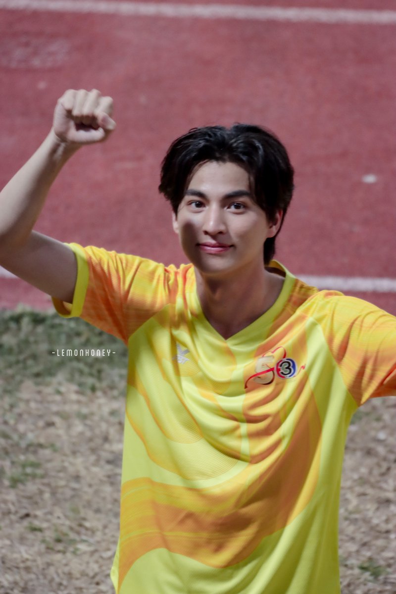 _lemonhoney's tweet photo. น้องกลัฟเก่งที่สุด ปีนี้ถึงจะไม่ได้แชมป์ แต่ได้ใจพี่ๆลูกบอลทุกคน เทอโคตรเก่งเลยคณาวุฒิ

#53ปีช่อง3ดีต่อใจxGulf
#BelovedFestival53ปีดีต่อใจ
— ꙳. @gulfkanawut ꔛ #GulfKanawut ෆ
#กลัฟคณาวุฒิ #ลูกบอลของคุณบิ๊กกลัฟ https://t.co/kYgjSuD9Oh
