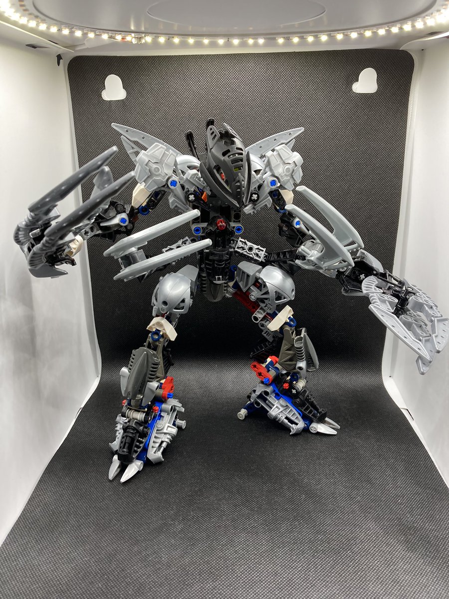 hk11259's tweet image. 普通に増殖した、我が家のハンター達その4 
本当はダークネスとヴォーポラック別々に作りたかったけど、パーツ足りないので強制合体。
ズッシリしててお気に入り

 #BIONICLE
#バイオニクル
#darkhunter