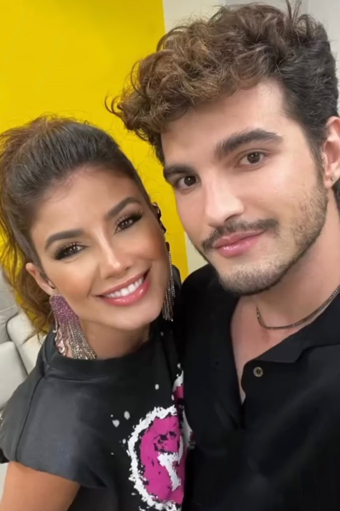 Charleslucass's tweet image. É pedir muito um FEAT dos dois? #jao #paulafernandes