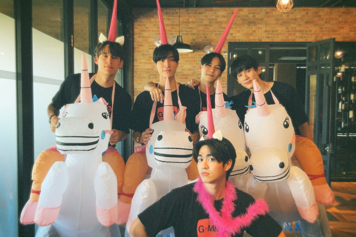 hubboyslove's tweet photo. ELES! O elenco da GMMTV está reunido no #GmmtvOuting2023, evento da empresa onde participam de gincanas e descansam! https://t.co/Go5QPMqsQr