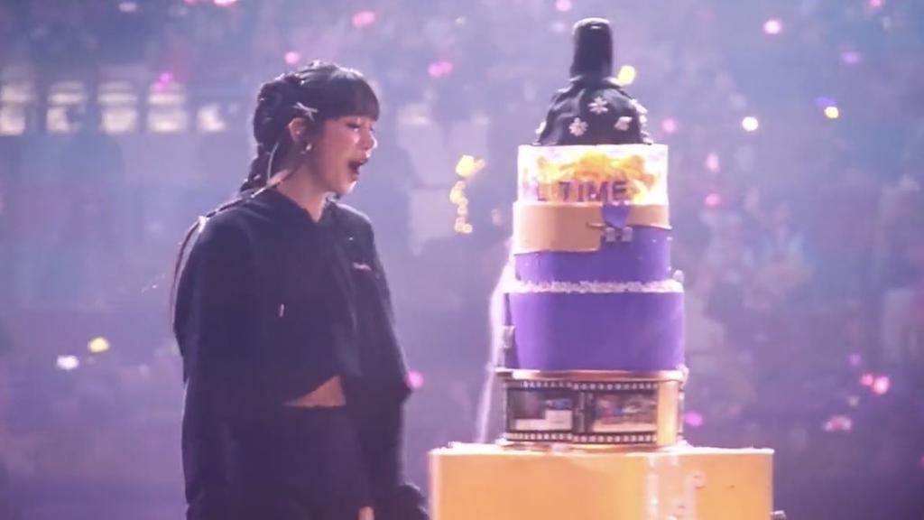 LSMTRENDS's tweet photo. Pls RT &amp; 1,270 REPLIES for our birthday girl: 👇

SAY LALISA DAY
#26EdelweissForLISA 
#TheGreatestLalisaDay
#락스타_팝스타_라리사_생일날 https://t.co/Q36kJJi6R8