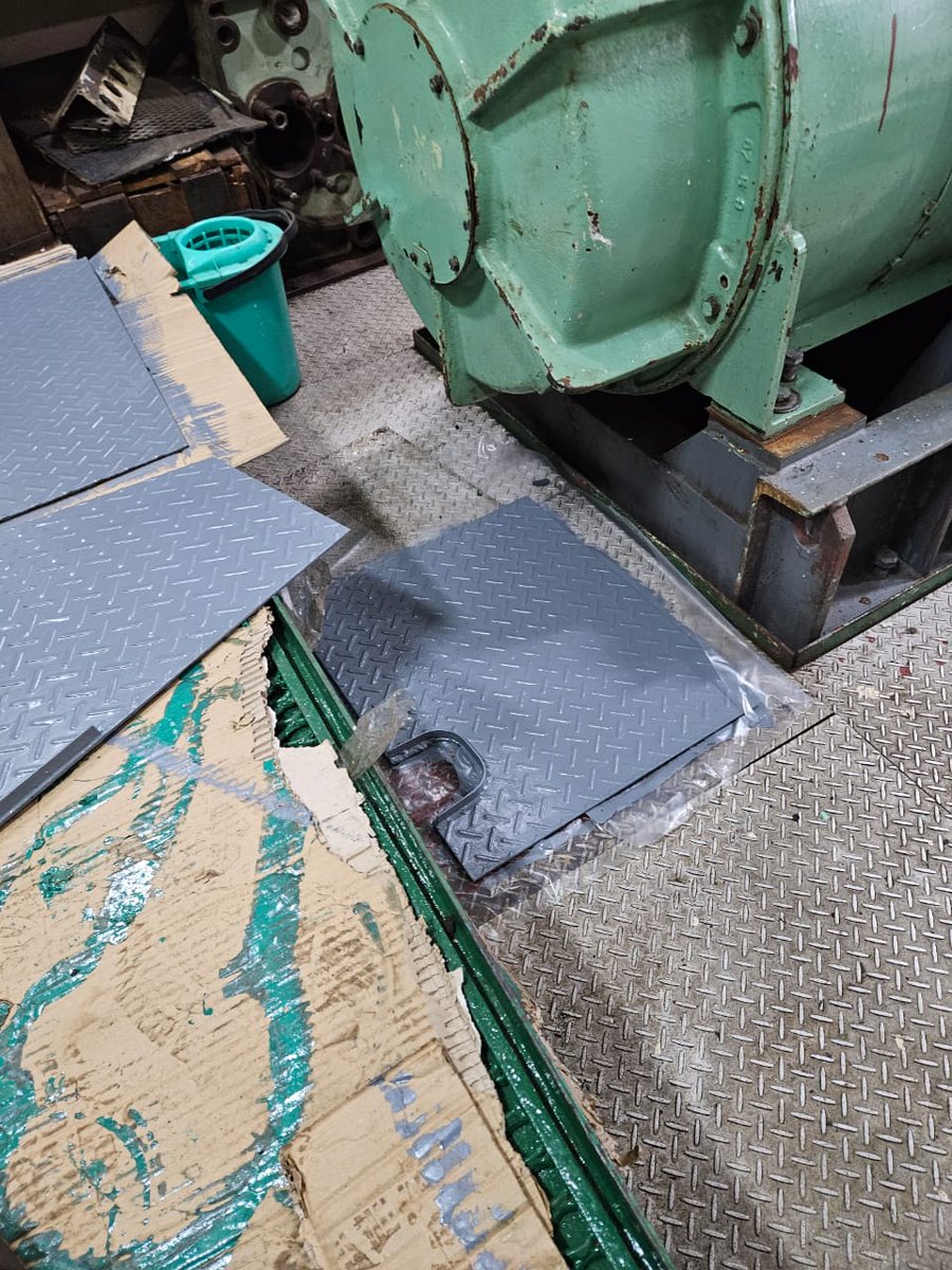JGradmont's tweet photo. 🚢Cuando lográs establecer un esquema de trabajo, todo es más sencillo de cumplir y grato, máxime cuando estás a bordo. 
⚙️Orden, limpieza, mantenimiento, pintura antióxido y luego color, etc., el espacio laboral impecable ayuda a cumplir nuestros objetivos!
#trabajo🇦🇷 #pesca https://t.co/AbsEDGsFcw