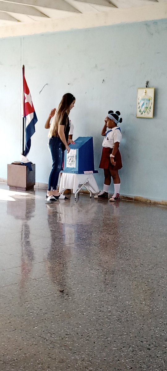 Nuestra #JuventudAduanera presente en el día de hoy, ejerciendo el #VotoPorTodos  
#EscueladeAduana
#AduanadeCuba