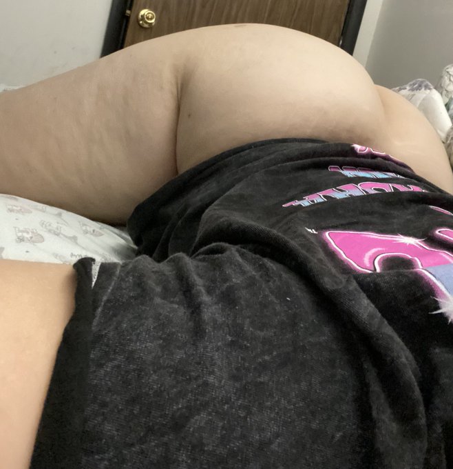 Phelanie - Yoga been gettin me right, iykyk😌 if not go check it out👀👇 https://t.co/WxvZHT5liy https://t.co/MTbsV2z72B