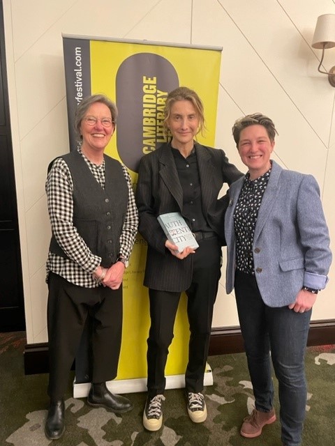 AliceVSherwood's tweet photo. @camlitfest @CambridgeBID @millymarch, thank you - the pleasure was all mine... With big thanks to Cathy Moore and @AnnaL_Media for the event, and to @LawlorMarsden for being the person you most want in the front row!
#AuthenticityBook #Mudlark #HarperCollins https://t.co/fa9KJObsR6