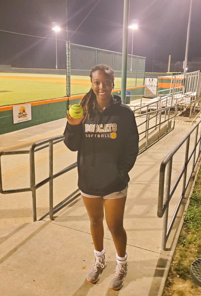 summerpowerss's tweet photo. A trip is always better when you bring back a souvenir! 💪🏾🥎💪🏾 #HRswing @CoastRecruits @BUncommitted @OKSportsGuy @TopPreps @ClickBaitBBall @SBRRetweets @DfwSho @LegacyLegendsS1 @Softball_Home @UncommittedUTR @SoftballDown @TAProfileAPP @YAthletesF @OutsideTheGames https://t.co/BURIqwt1g0