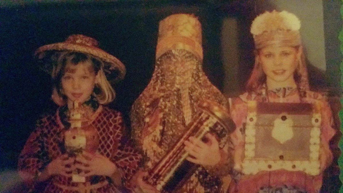 KirstieKraus's tweet photo. In honor of being home to visit baby ๐Hereโs a throwback from my days at the @TheFireside growing up โบ๏ธ Can you tell which one is me?
#thefireside #kirstiekraus #fortatkinson #wisconsin #actress #dinnertheater https://t.co/8AfoJoUm6z