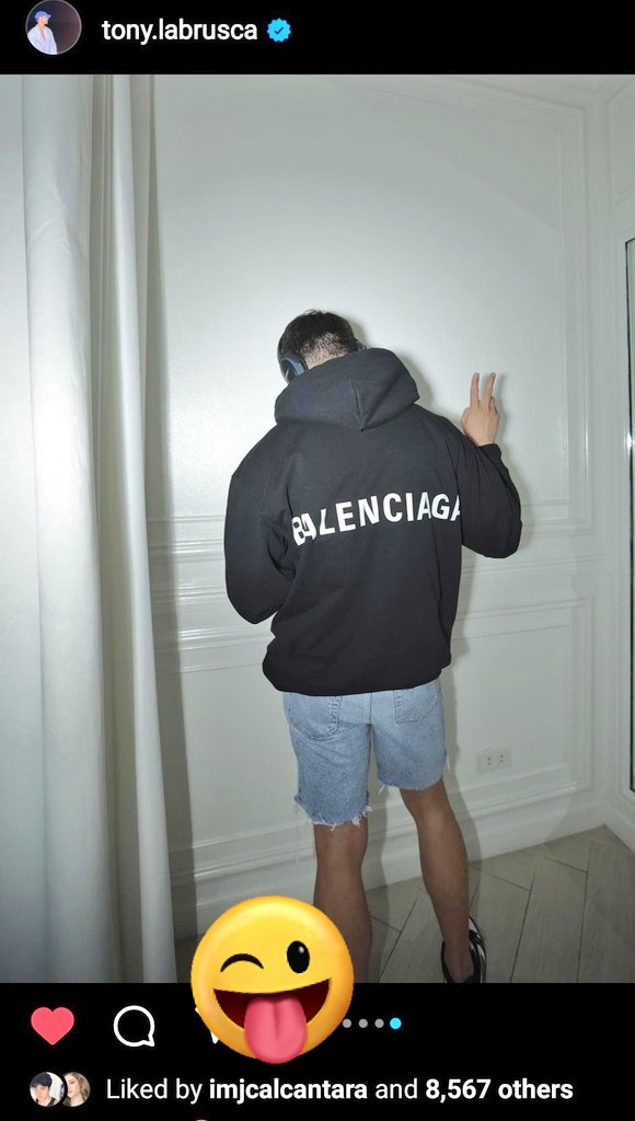 AnRox89's tweet image. #JCTON Crumbs lels

#HelloStranger #XavMi