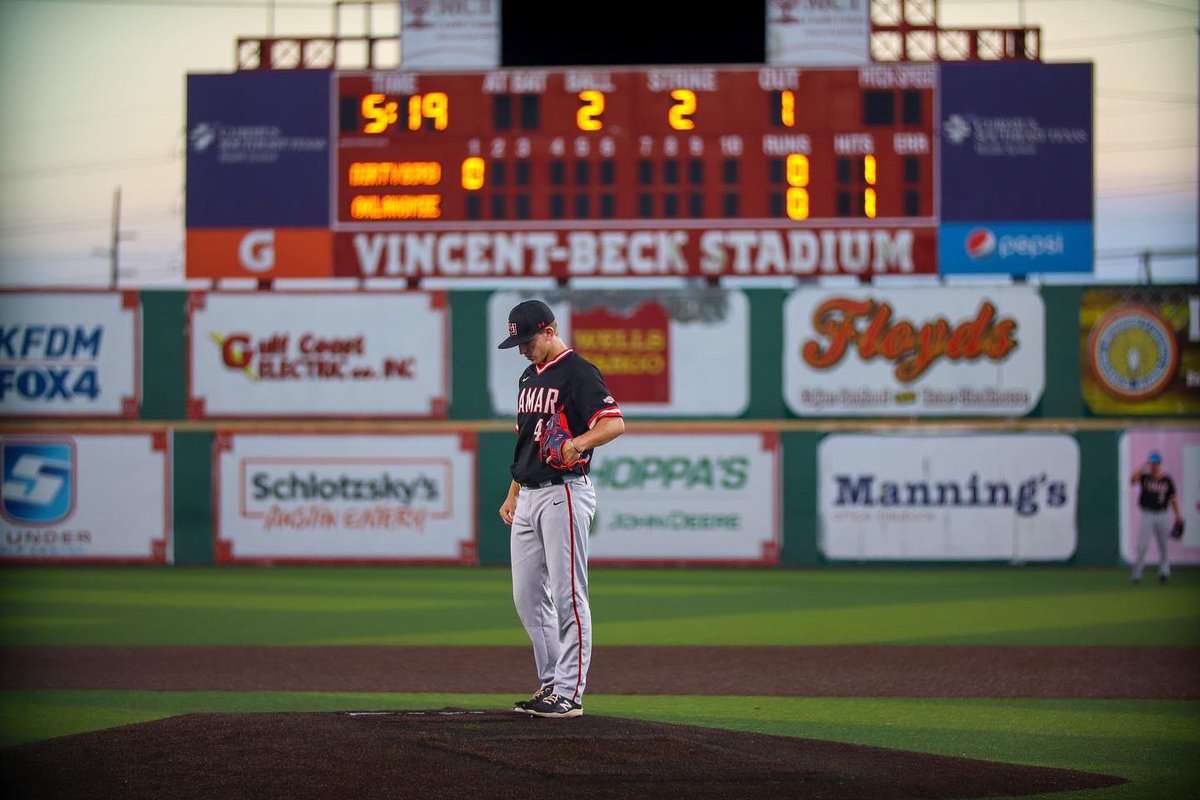 kristenbighouse's tweet photo. Happy 20th @JCleveland2020 we are so excited to spend your birthday at the Beck, cheering y’all on! We love you! #haveAday #happybirthday #Lamarbaseball https://t.co/mDxUfacYb1