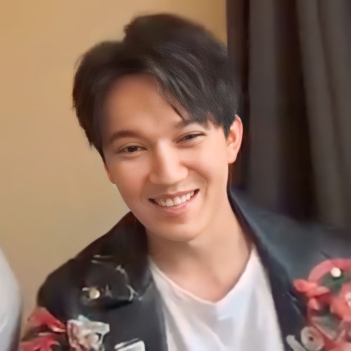 LauraNa75317171's tweet photo. Gracias al programa #OyeTuFandom por apoyar la  canción #TogetherByDimash 👏🏻👏🏻🥰

@dimash_official @PonchoYezka @Oye897 

Now Playing #Dimash #NewMusic #NewRelease 
https://t.co/zDgf5JbEHV https://t.co/CggkhOOdqy