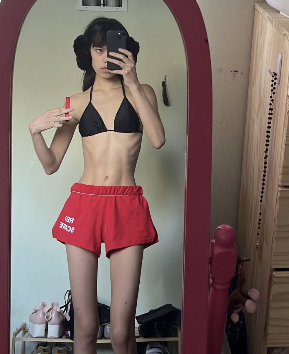 lana🌿 tweet media