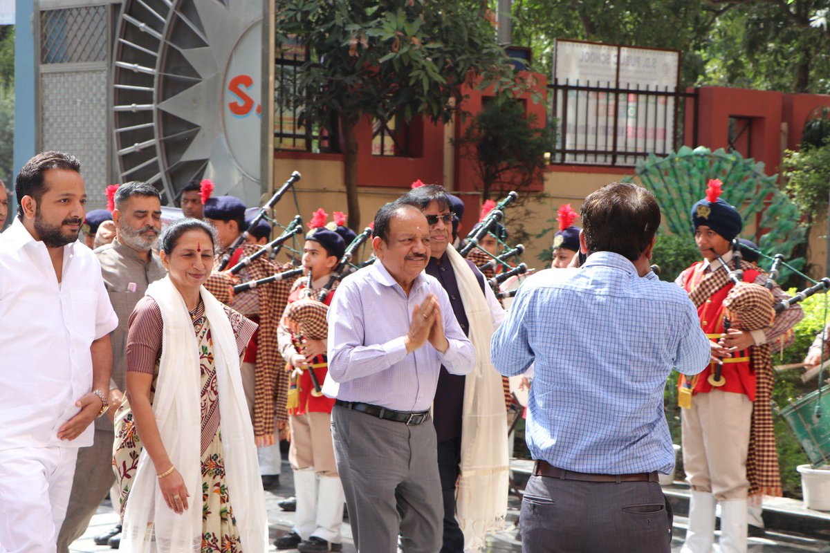 स्वस्थ शरीर, समृद्ध जीवन का आवश्यक स्तंभ होता है।

इसी क्रम में स्वास्थ्य के प्रति लोगों को जागरूक करने के उद्देश्य से आज एसडी पब्लिक स्कूल,पीतमपुरा द्वारा आयोजित 'समग्र स्वास्थ्य मेला' कार्यक्रम में शामिल हुआ।

इस अवसर पर मैंने 'स्वस्थ जीवनशैली' अपनाने पर जोर दिया।
<a href="/BJP4Delhi/">BJP Delhi</a>