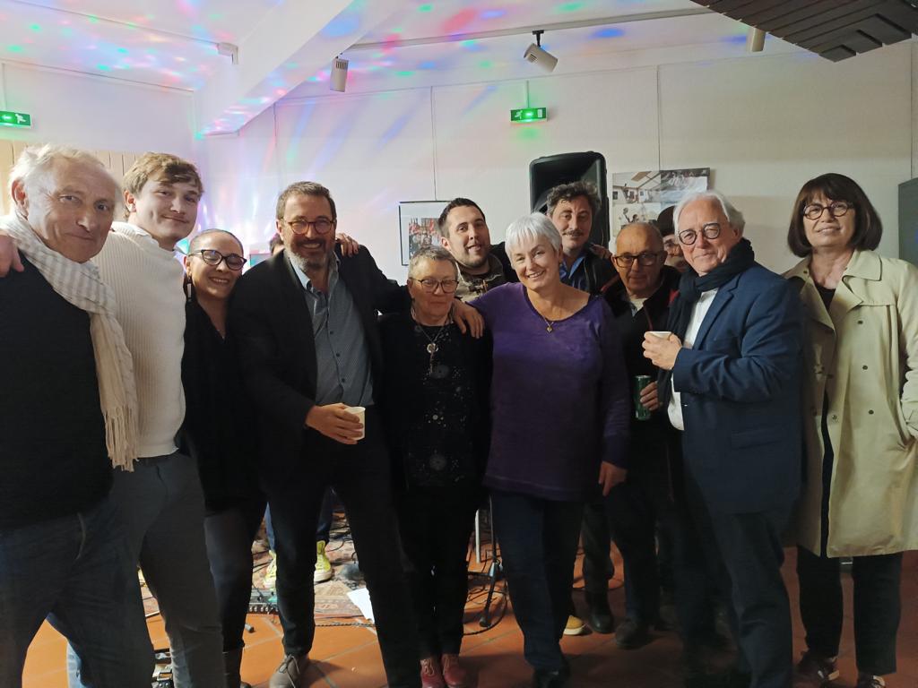 PierreLacaze31's tweet photo. Je suis très fier de passer la main à mon camarade Luc Ripoll, élu nouveau secrétaire départemental du @pcf_31 ! 🤝
Avec une équipe et une direction politique départementale rajeunie et renouvelée à 50%, la fédération est prête à relever tous les défis ! Vive notre PCF ! 🚩⭐ https://t.co/tqqiLT9drx