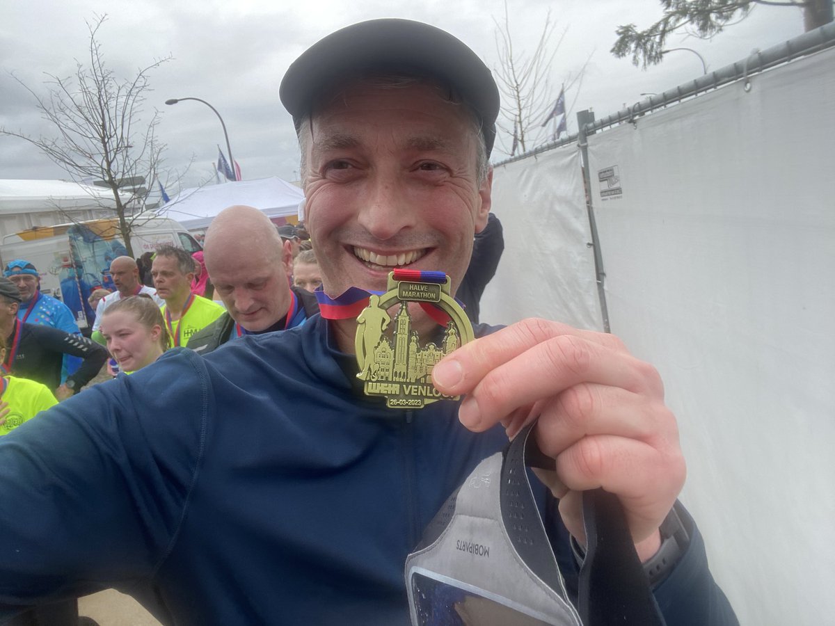 Mijn eerste #halvemarathon gelopen in in Venlo #venloop. Wat een ontzettend gave loop #wedidit