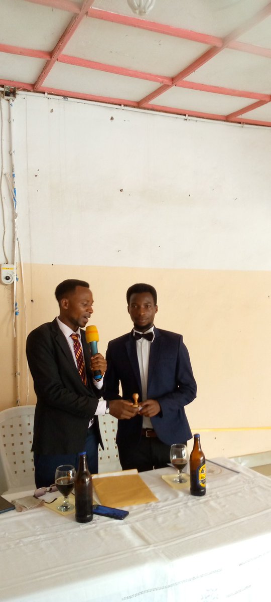 CDJI12's tweet photo. A part la participation dans la coopérative #CDJI ,les étudiants de ressortissants de la commune #Rusaka sont entrain de créer une autre coopérative", dit therence nkeshimana, lors de la remise et reprise au poste du représentant de #CER. Ils ont aussi intervenu dans l'éducation https://t.co/X2WUuiTaDD