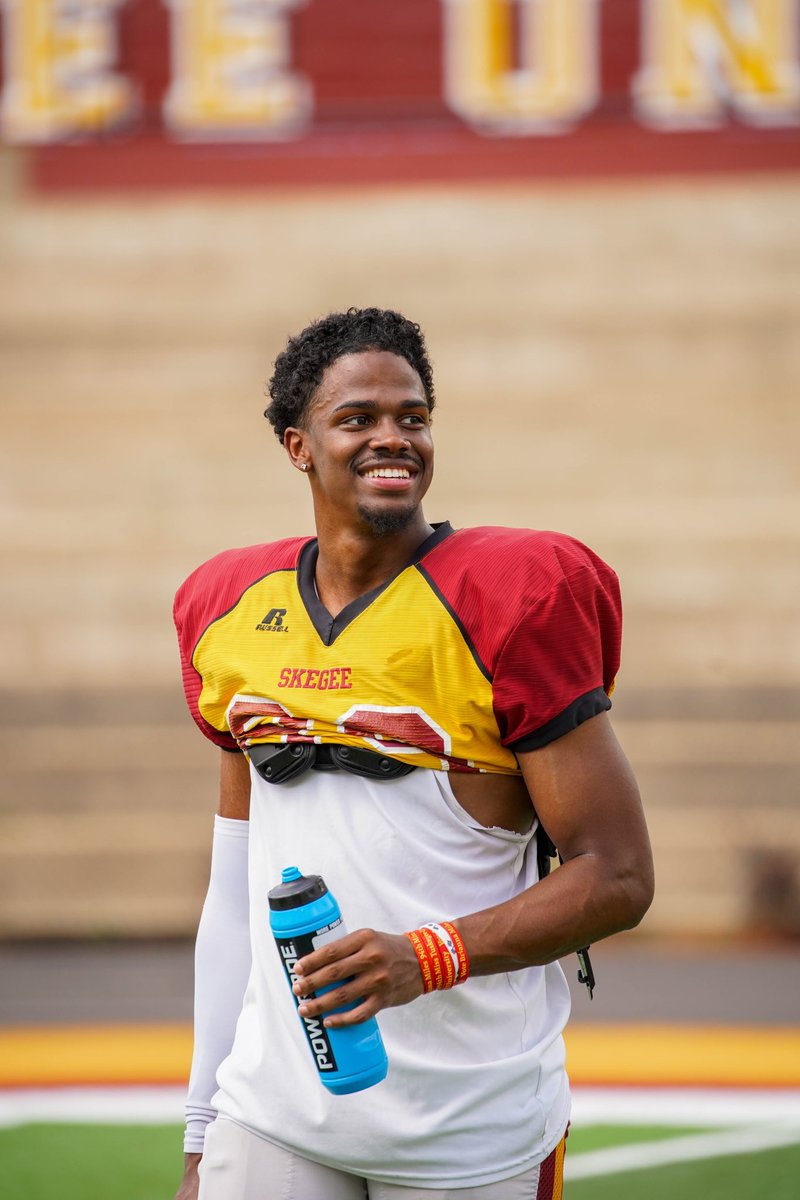 ShotbyMonii's tweet image. @SkegeeFootball Spring scrimmage flicks 🔥🪐 

📸:me 

#skegeefb #finishthedrill2023