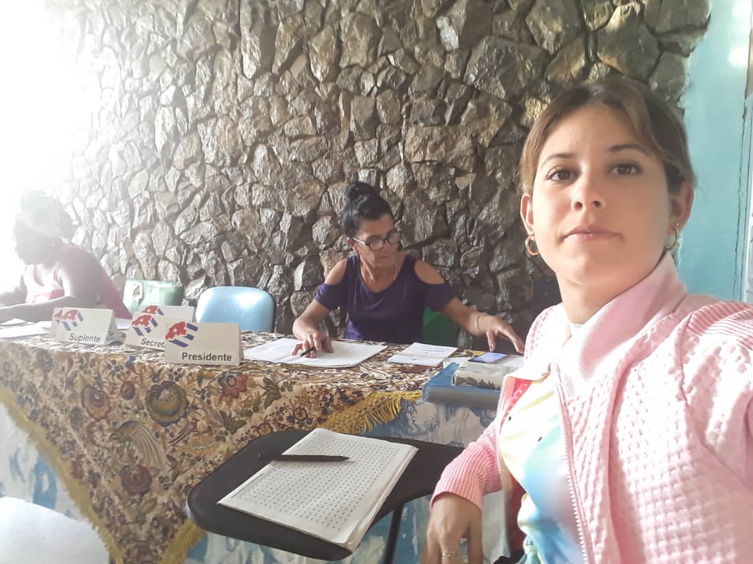 uclv_fce's tweet photo. Nuestros estudiantes como Observadores del proceso eleccionario 🇨🇺
Todos #UnidosXCuba porque #MejorEsPosible https://t.co/8RLjp6Imi3
