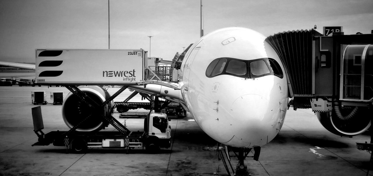 ... the look...

#A350 #A359 #Airbus #bnwphotography #bnw #AvGeek #Planespotting #blackandwhitephotography #monochromephotography #Monochrome #bnwpic #bnwphoto