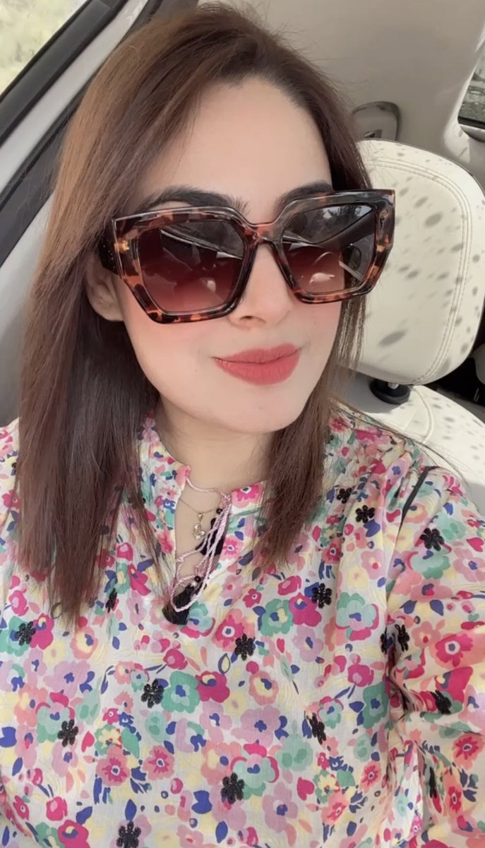 chaudhry_khaula's tweet photo. QT with a picture of yourself in sunglasses.😎 https://t.co/HMSGoqStM2