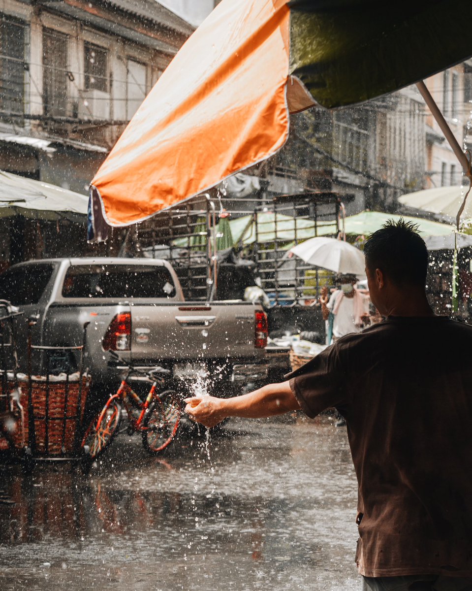 Maybmayo's tweet photo. #streetphotography #Bangkok https://t.co/eIKuI091K5