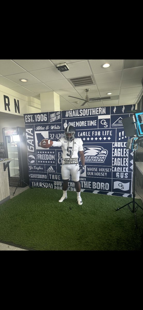 kevon_rivera's tweet photo. I had a GREAT visit at @GSAthletics_FB  yesterday‼️ thank you to all the coaches for having me out! Cant wait to get back on campus! @TurnerWest5 @RyanSmith_GS #GATA @MilanTurner_GS @HanahanHawksFB @HanahanRecruits https://t.co/57GPPMiwPz
