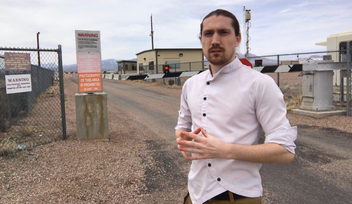 DanielAlanJonez's tweet photo. On this day 4 years ago: Ned and I visited #Area51 and the #LittleAleInn on #ExtraterrestrialHighway in 2019
RIP Ned 👽 https://t.co/PPxbPQ2Sz8