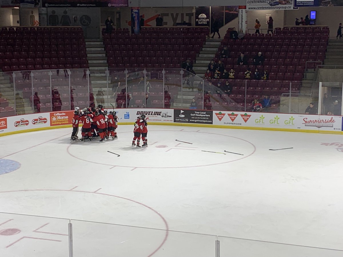 DavidDunphy's tweet photo. Pownal U11 Team 4 defeated the Summerside Capitals 5-4 in the semifinals at the Provincial playdowns in @summersidePEI. Good luck to Pownal as they play Sherwood in the finals at 4:30. #GoPownal #GoMarty https://t.co/aHNXAoll7q