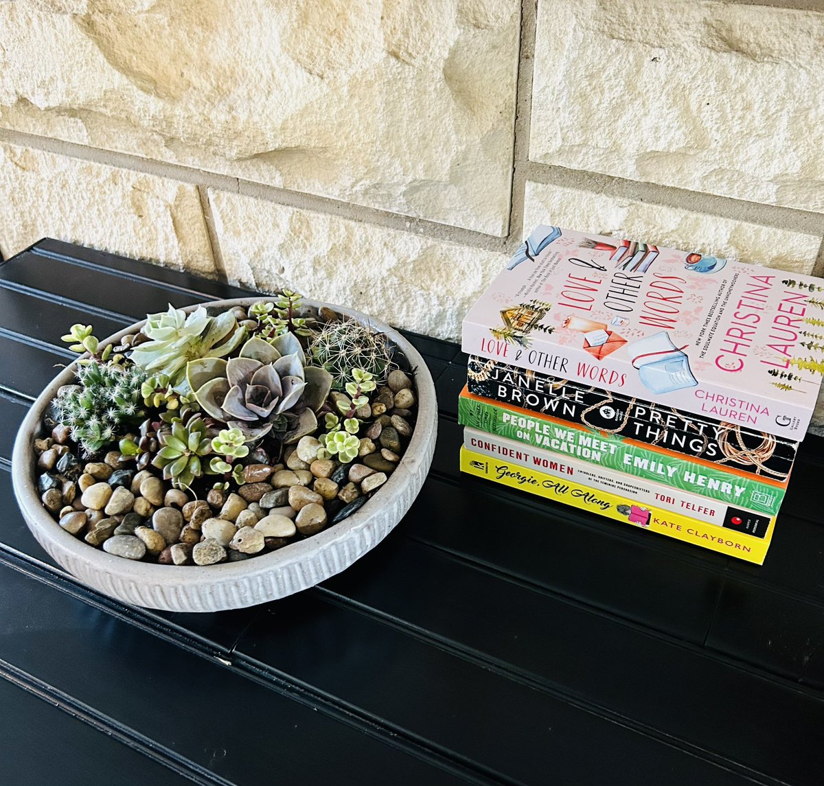 Some pretty new succulents and a stack of great reads to kick off research for my new WIP 😉😍