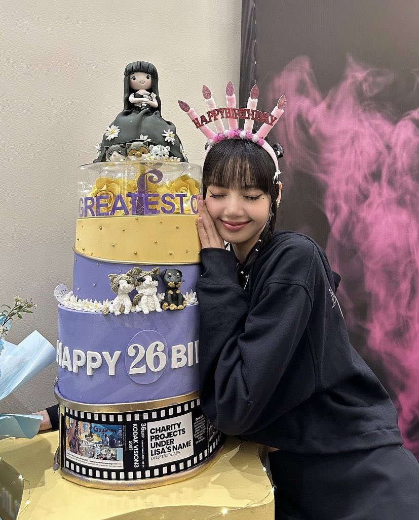 protectlisa's tweet photo. She’s going to be my baby for the eternity. 

SAY LALISA DAY
#26EdelweissForLISA
#TheGreatestLalisaDay 
#락스타_팝스타_라리사_생일날 https://t.co/IAyh2IsMsi