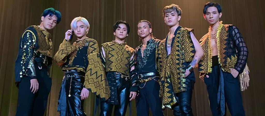 globALAMAT's tweet photo. Truth! Our multicultural heritage &amp; identity give us that unique edge. It truly is something that elevates us and not hold us back. @Official_ALAMAT #ALAMAT highlights this with every song, in different, fresh ways. Kaya natin makipagsabayan sa mundo while embracing who we are!🇵🇭 https://t.co/aY77GsxOah