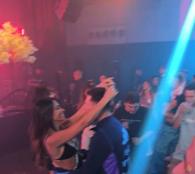 -ayer soñé con vos
- y que soñaste? 
- no no me acuerdo…