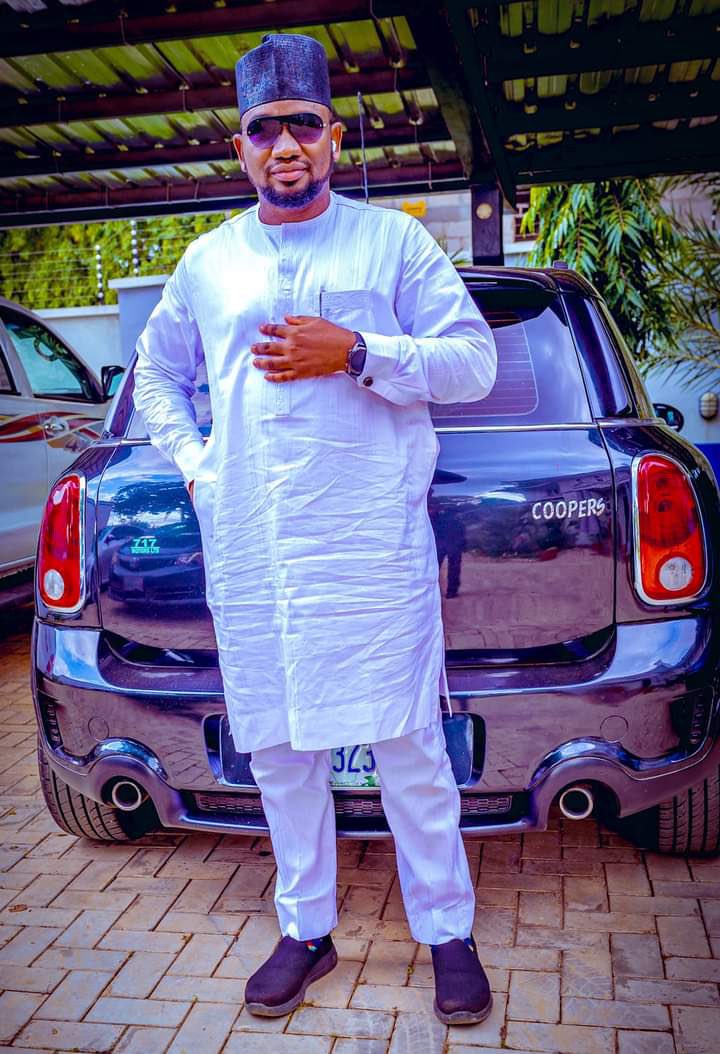 Any where you see engineer just bill am.
Dollars yake raba wa kawai.