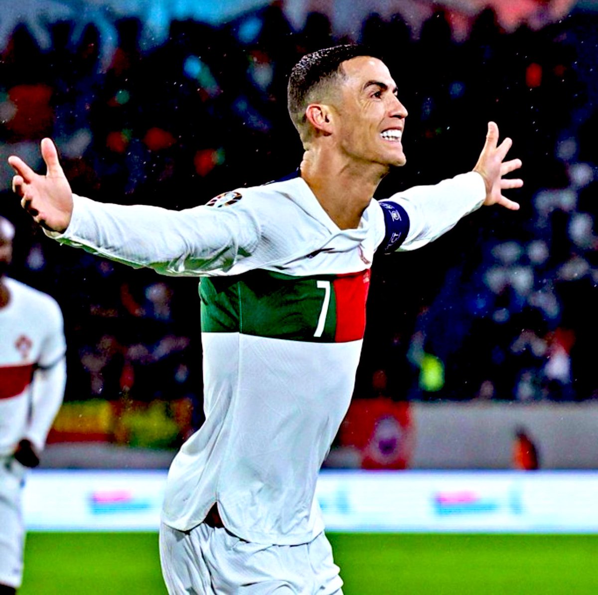 OddsVillage's tweet image. Who’s your GOAT? 
Retweet for Ronaldo:         Like for Messi.