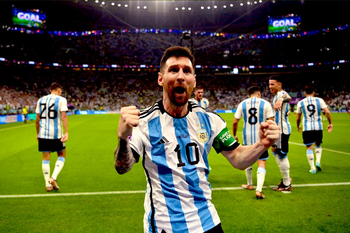 OddsVillage's tweet image. Who’s your GOAT? 
Retweet for Ronaldo:         Like for Messi.