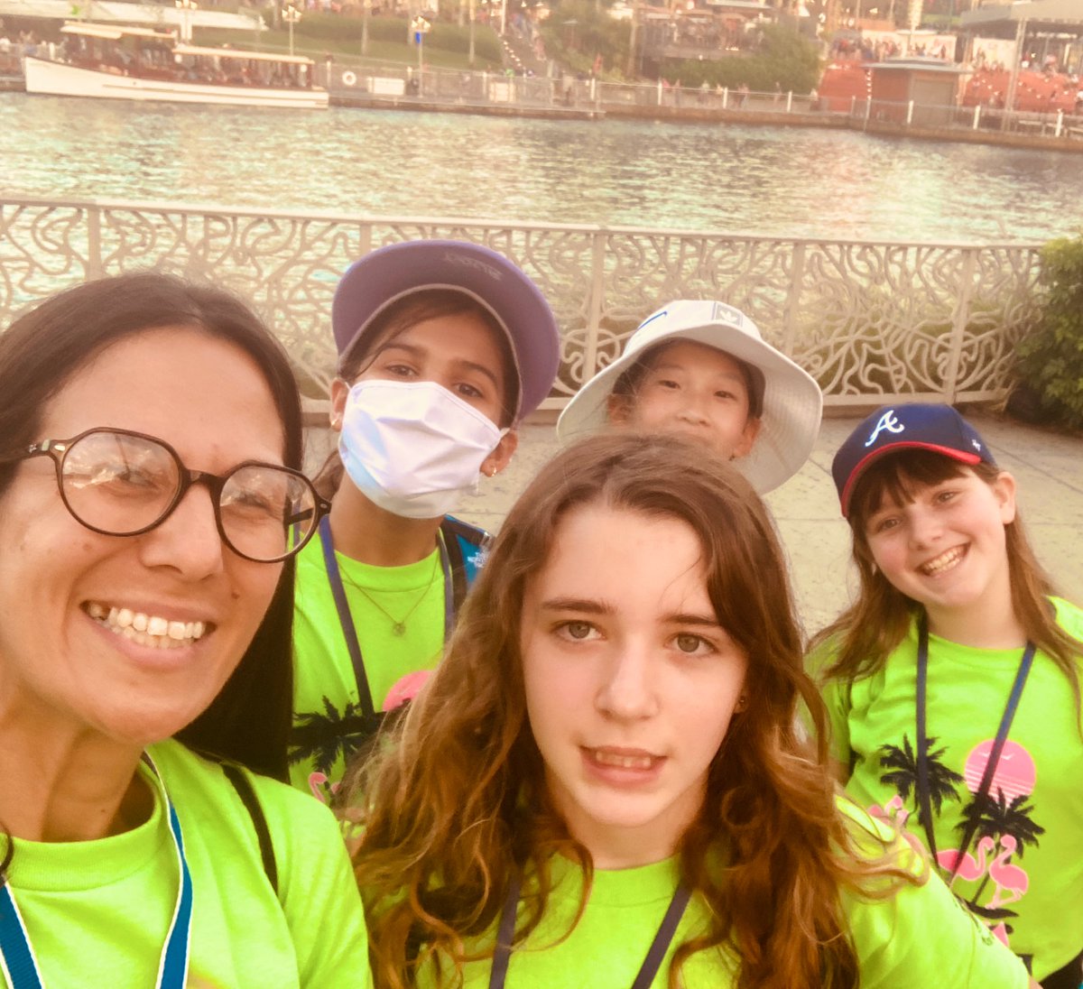 JonesATLife's tweet image. Returning to Atlanta after a truly special trip with our talented Middle School and Upper School musicians! It was an honor to see them perform and delightful to see them enjoy time at #UniversalStudios. Thank you for the stellar organization @rwade86, @Di_R0, @GregHucks!