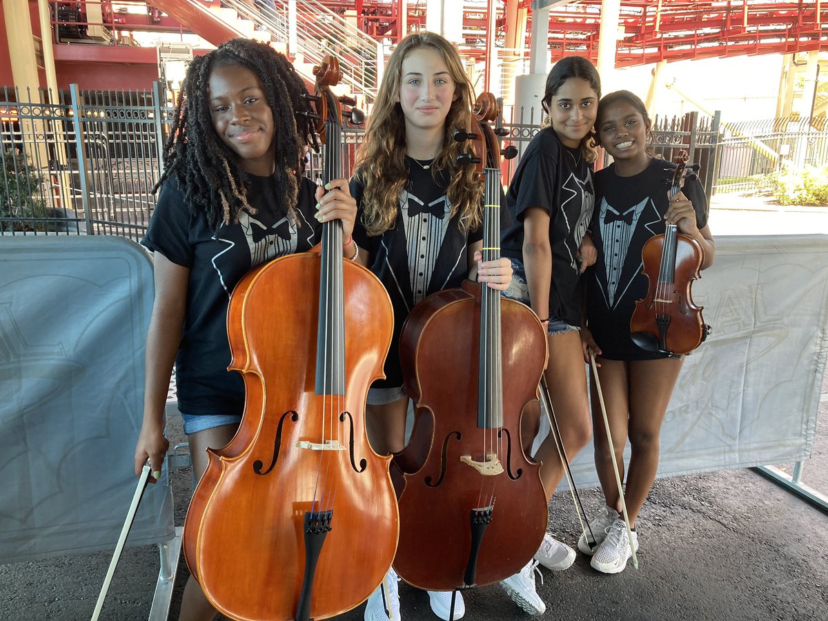 JonesATLife's tweet image. Returning to Atlanta after a truly special trip with our talented Middle School and Upper School musicians! It was an honor to see them perform and delightful to see them enjoy time at #UniversalStudios. Thank you for the stellar organization @rwade86, @Di_R0, @GregHucks!