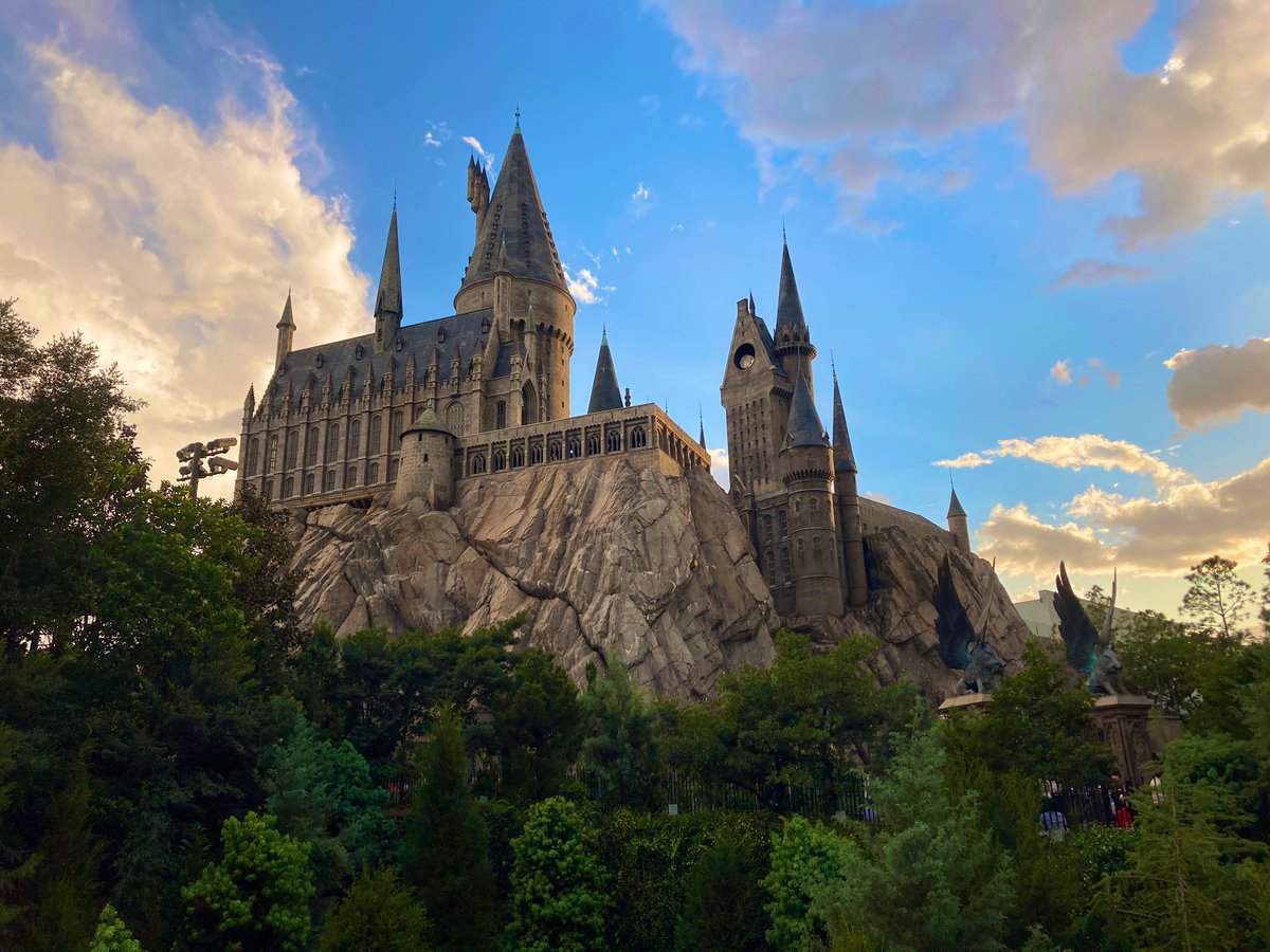 JonesATLife's tweet image. Returning to Atlanta after a truly special trip with our talented Middle School and Upper School musicians! It was an honor to see them perform and delightful to see them enjoy time at #UniversalStudios. Thank you for the stellar organization @rwade86, @Di_R0, @GregHucks!