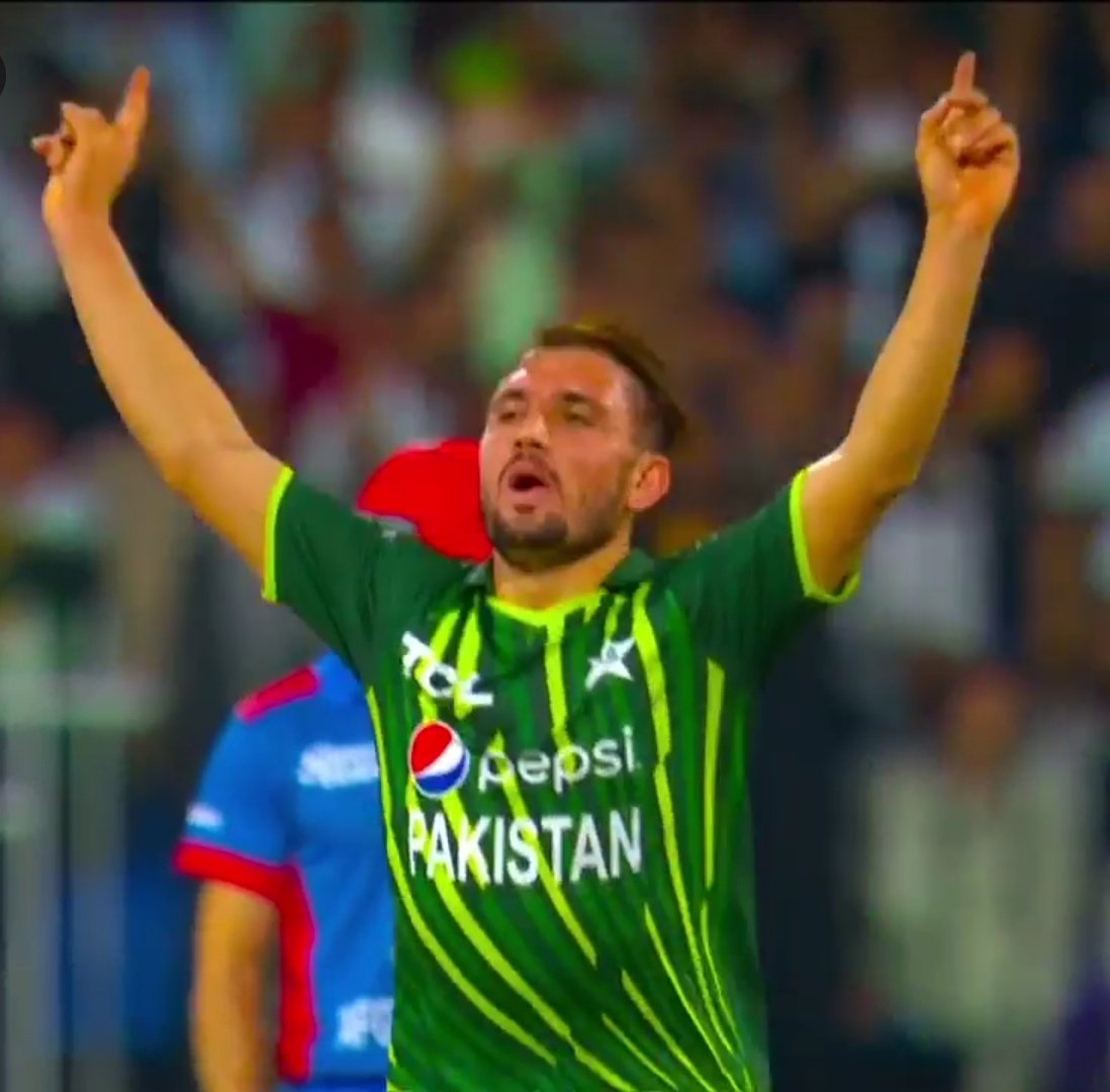 sighh_hh's tweet photo. Appreciation post for Zaman khan. He was given 5 runs to defend in the last over and he wouldve done if it was not for the pathetic wicket-keeping by Azam khan or the misfield by Ihsanullah in the end.
The way this boy kept his temperament was phenomenal.
🔥
#PakvsAfg 
#PAKvAFG https://t.co/WvbagRaPAw