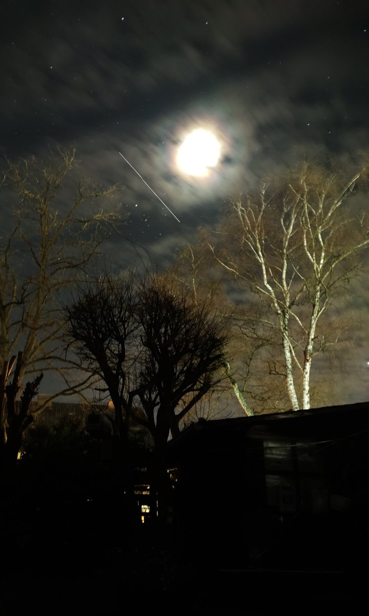 DO7OOhrp2021's tweet photo. Moon and Internation Space Station.
26-03-2023 20:19 UTC
Uhm. Yes. The ladder...
#Astronomie #SmartPhonePictures #WithoutFilters #Tripplet https://t.co/2sacSCK2VS
