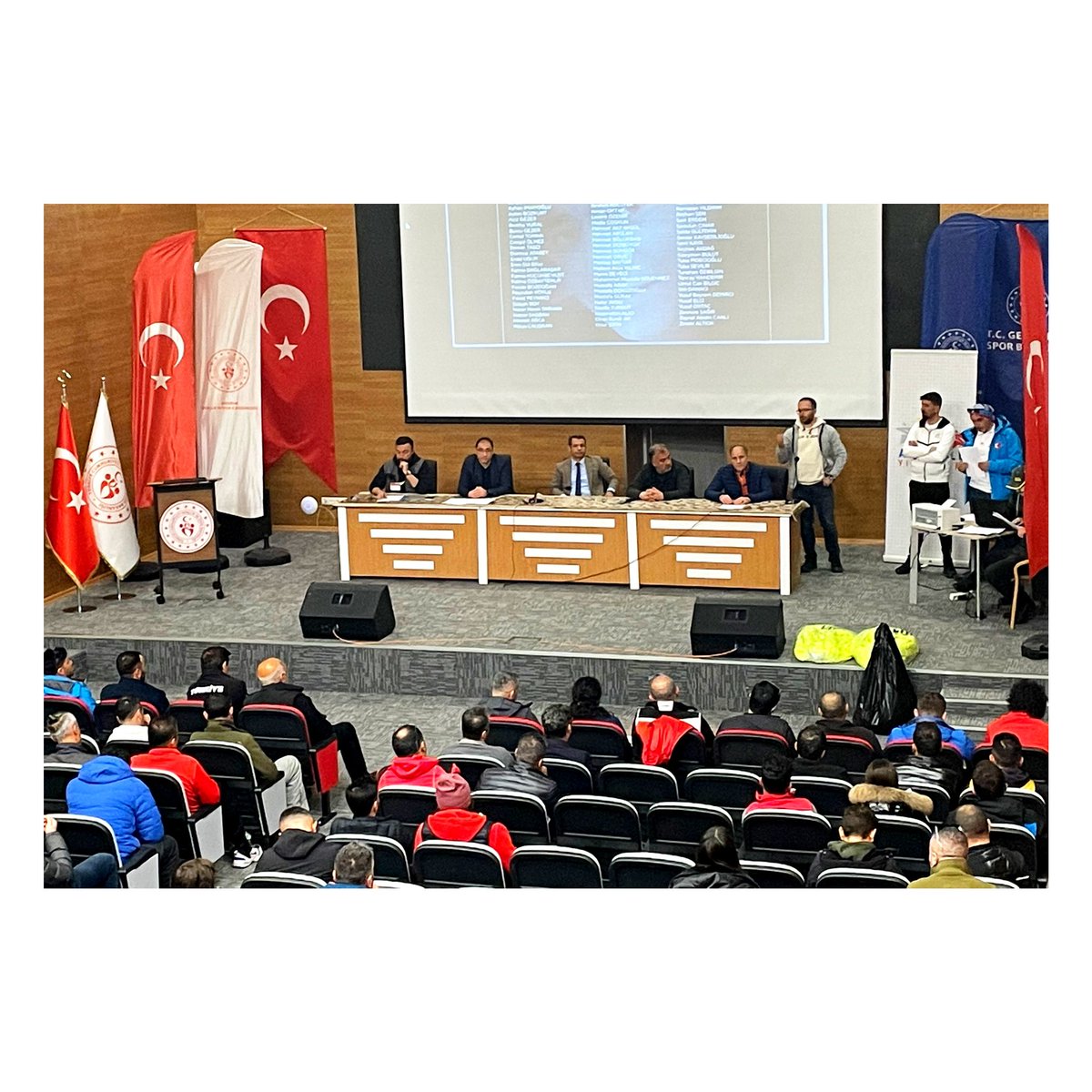 GSB_Erzurum's tweet photo. 2023 Osman Bayrakdar ANALİG Kayak Yarışları 27-28 Mart 2023 tarihlerinde Palandöken Kayak Merkezi 22 Nolu Pistte yapılacak.Yarışların Teknik Toplantısı Spor Etkinlikleri Daire Başkanımız Ercan Yıldız başkanlığında KEM'de gerçekleştirildi. Katılımcı illere şimdiden başarılar. https://t.co/mLzHDGvfbP