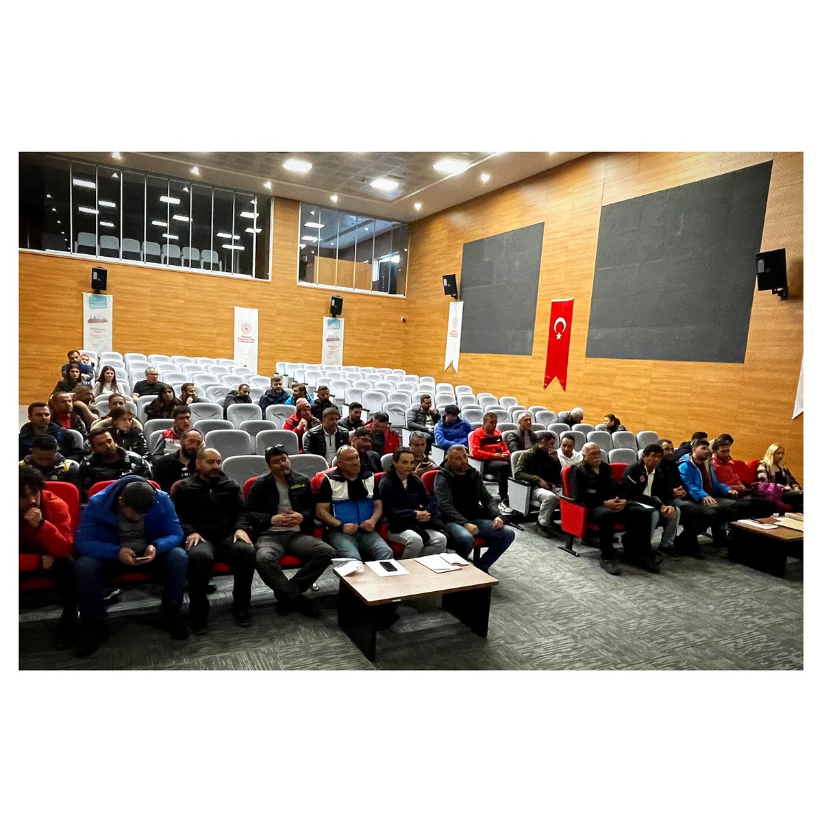 GSB_Erzurum's tweet photo. 2023 Osman Bayrakdar ANALİG Kayak Yarışları 27-28 Mart 2023 tarihlerinde Palandöken Kayak Merkezi 22 Nolu Pistte yapılacak.Yarışların Teknik Toplantısı Spor Etkinlikleri Daire Başkanımız Ercan Yıldız başkanlığında KEM'de gerçekleştirildi. Katılımcı illere şimdiden başarılar. https://t.co/mLzHDGvfbP