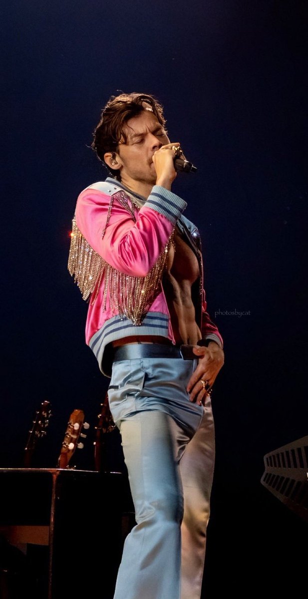 harry Styles pics (@thestylesfandom) on Twitter photo 