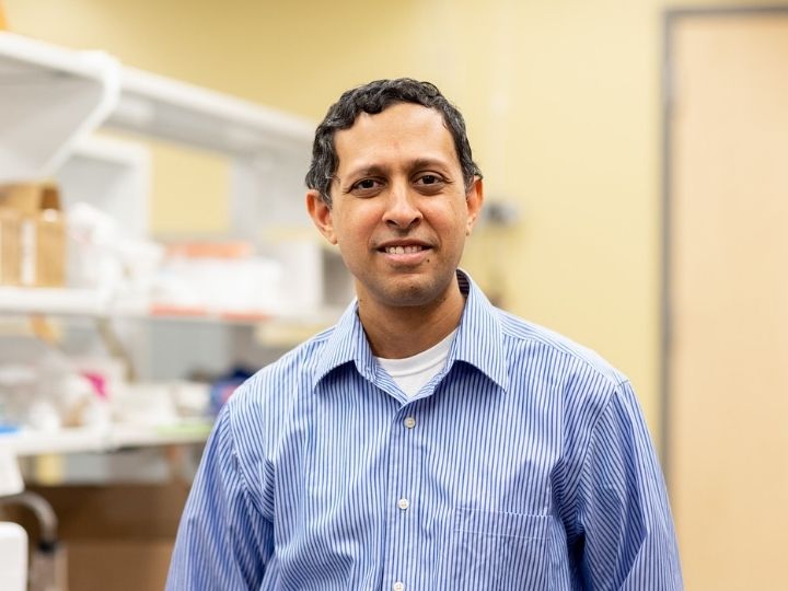 Mammary Cell News (@mammarycell) on Twitter photo Dr. Navin Varadarajan's team (<a href="/UH_NVLab/">NV Lab</a>) at <a href="/UHouston/">University of Houston</a> developed a method to identify 🔎 signatures of #ExtracellularVesicle secretion in metastatic #BreastCancer through functional single-cell profiling.
More in <a href="/iScience_CP/">iScience journal</a>
💡 bit.ly/3LPADzr Dr. Navin Varadarajan's team (<a href="/UH_NVLab/">NV Lab</a>) at <a href="/UHouston/">University of Houston</a> developed a method to identify 🔎 signatures of #ExtracellularVesicle secretion in metastatic #BreastCancer through functional single-cell profiling.
More in <a href="/iScience_CP/">iScience journal</a>
💡 bit.ly/3LPADzr